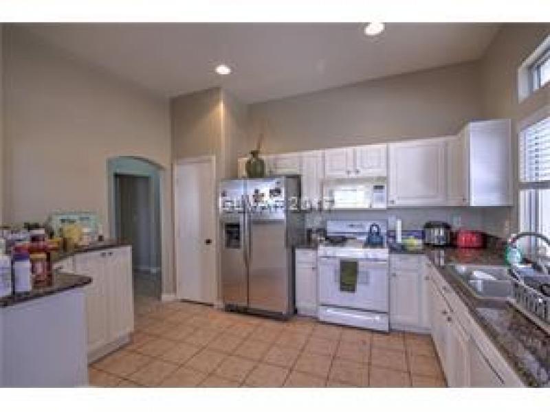 New  3 Bedroom Listing in Henderson!